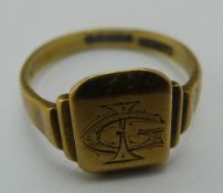 A 9 ct gold gentleman's signet ring