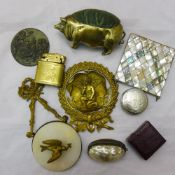 A small quantity of miscellaneous items,