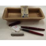 A vintage Parker 17 fountain pen together with a modern Parker fountain pen etc