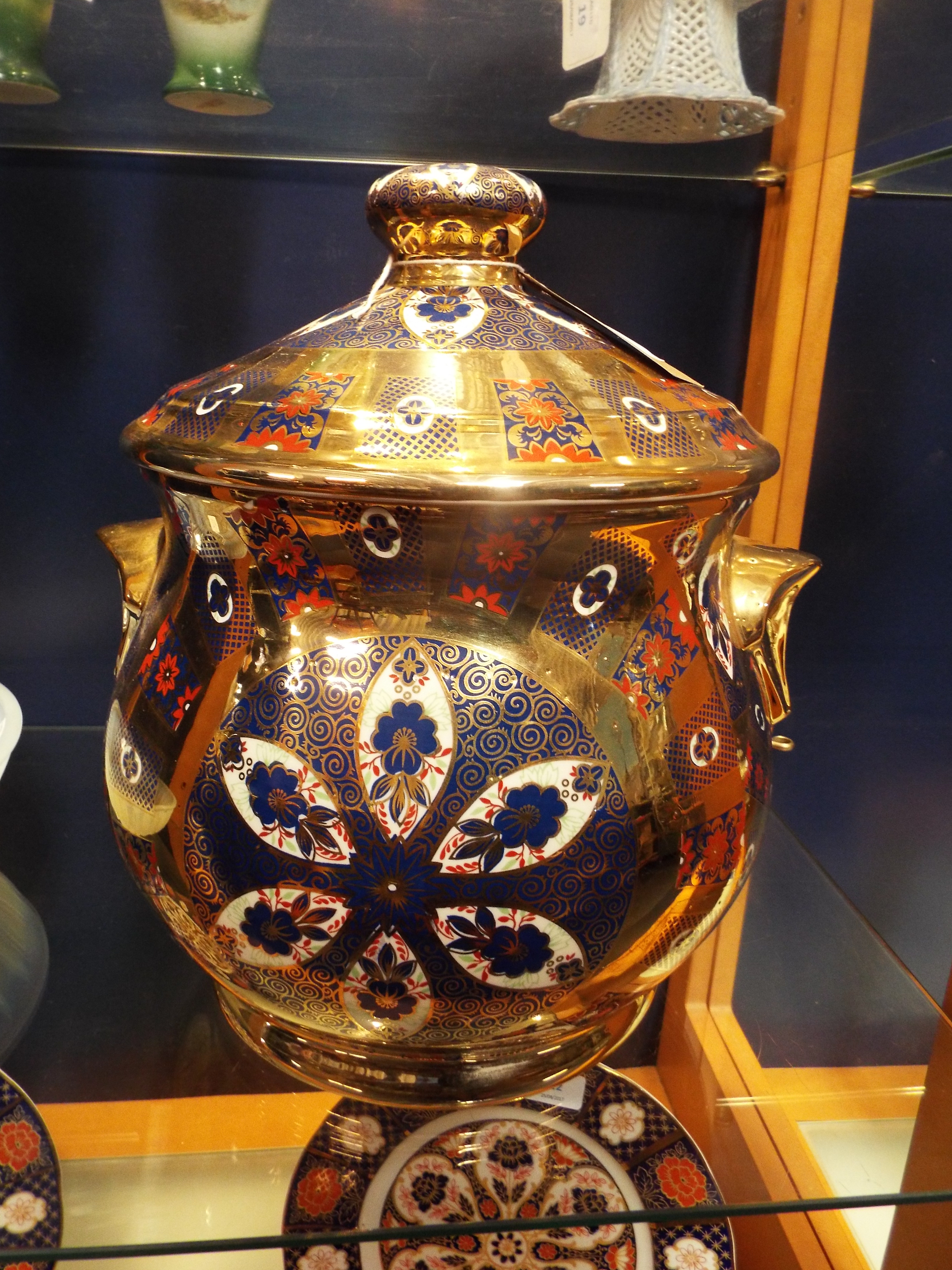 A Marquis Imari patterned 22ct gold lidded pot,