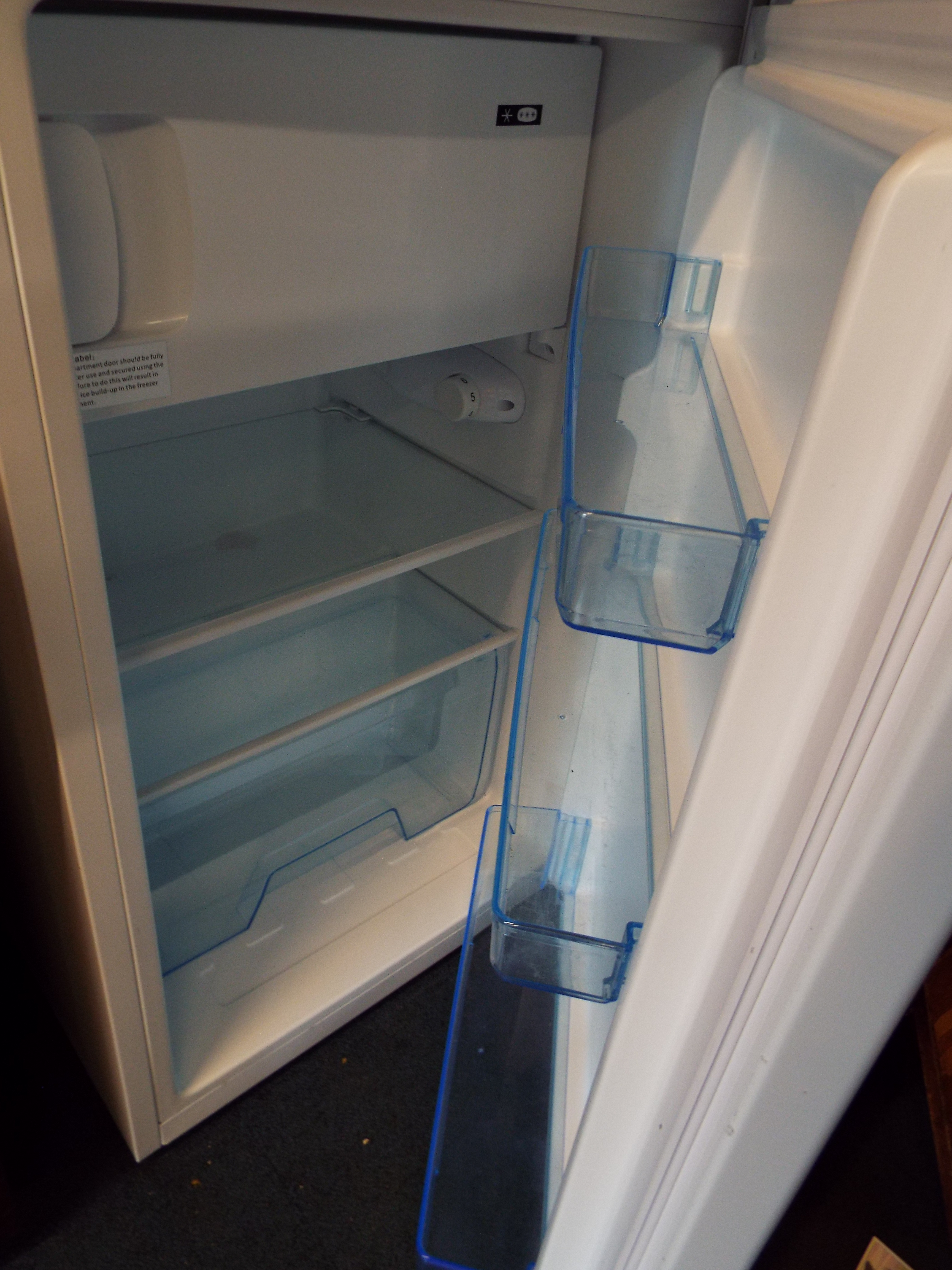 An LEC A+ fridge - Image 2 of 2