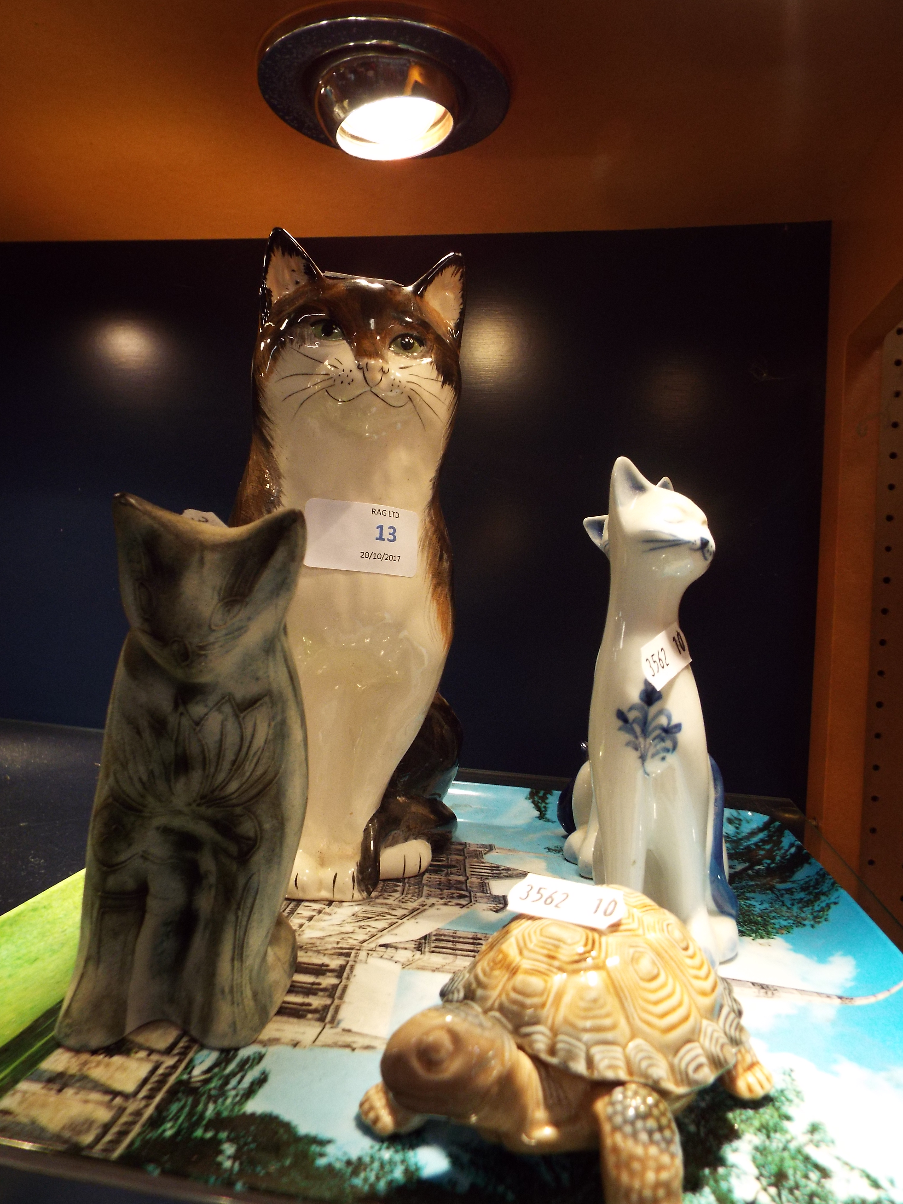 A Babbacombe cat together with three other cats and a Wade tortoise