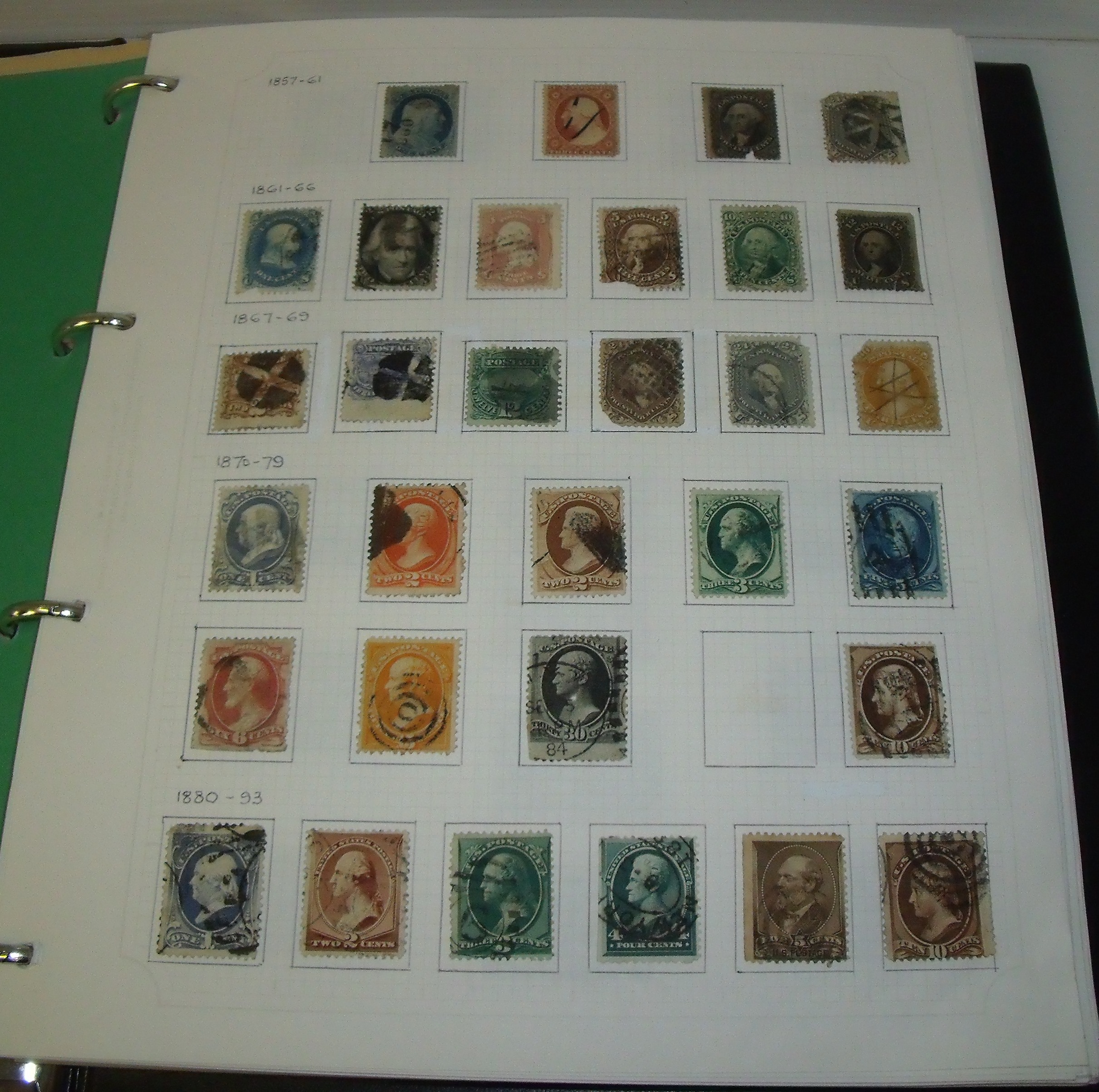 Large ring binder stamp album dedicated to U.S.