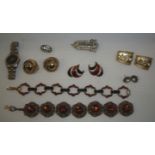 Selection of costume jewellery including agate and brass style fancy link bracelet,