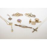 Selection of assorted jewellery includin