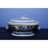 18th/19th C blue and white Chinese twin handled dish,