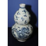 Chinese blue and white double gourd vase decorated with five toed dragons (37cm high)