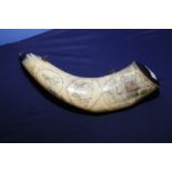 Late 18th C bulls horn powder horn with turned horn screw stopper and pinned wooden base,