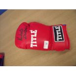 Signed title red left handed boxing glove signed by Robeto Duran