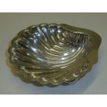 Silver hallmarked Sheffield 1915 shell shaped dish on three circular bun feet