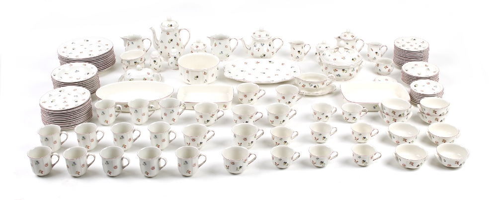 Property of a deceased estate - an extensive Villeroy & Boch 'Petite Fleur' pattern dinner