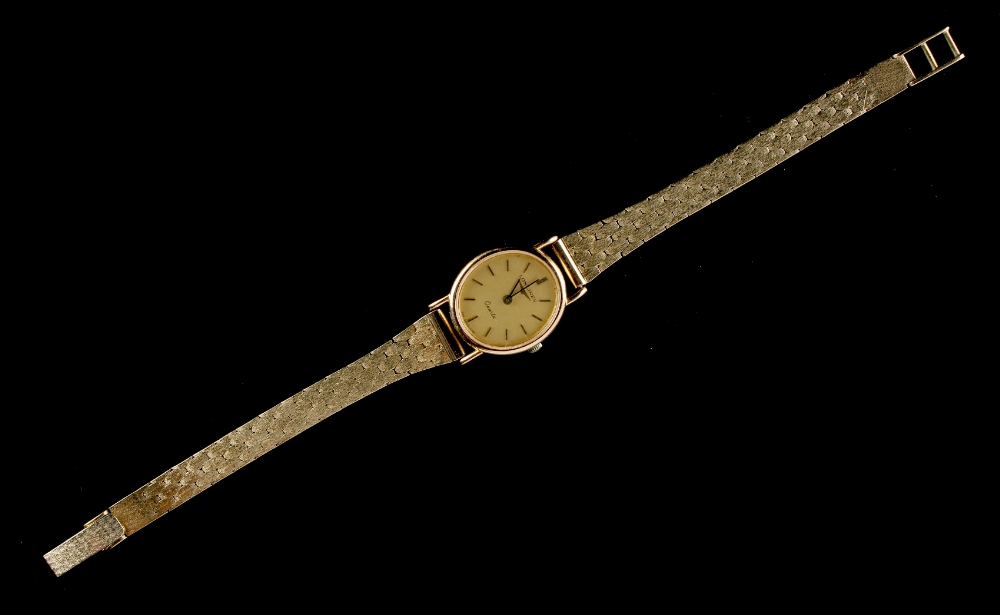 Property of a lady - a lady's Longines gold plated oval cased quartz wristwatch, on 9ct gold