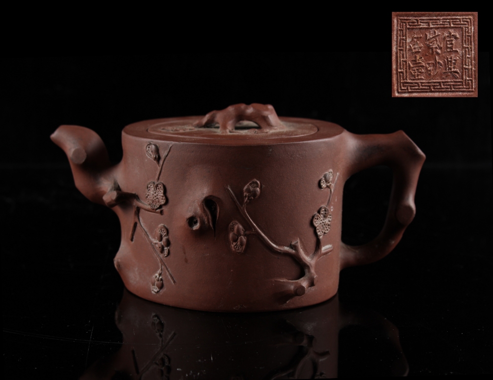 Property of a gentleman - a late 19th / early 20th century Chinese Yixing pottery teapot,