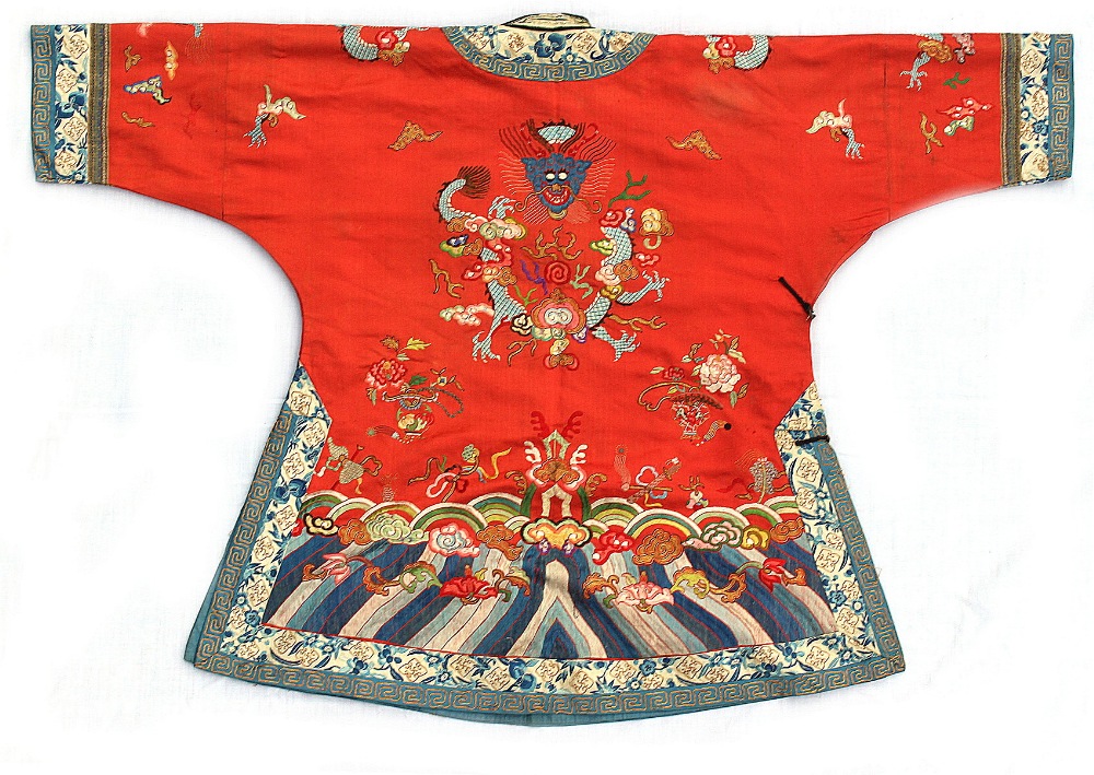 A Chinese embroidered red silk dragon jacket, late 19th / early 20th century, with lishui border ( - Image 2 of 2