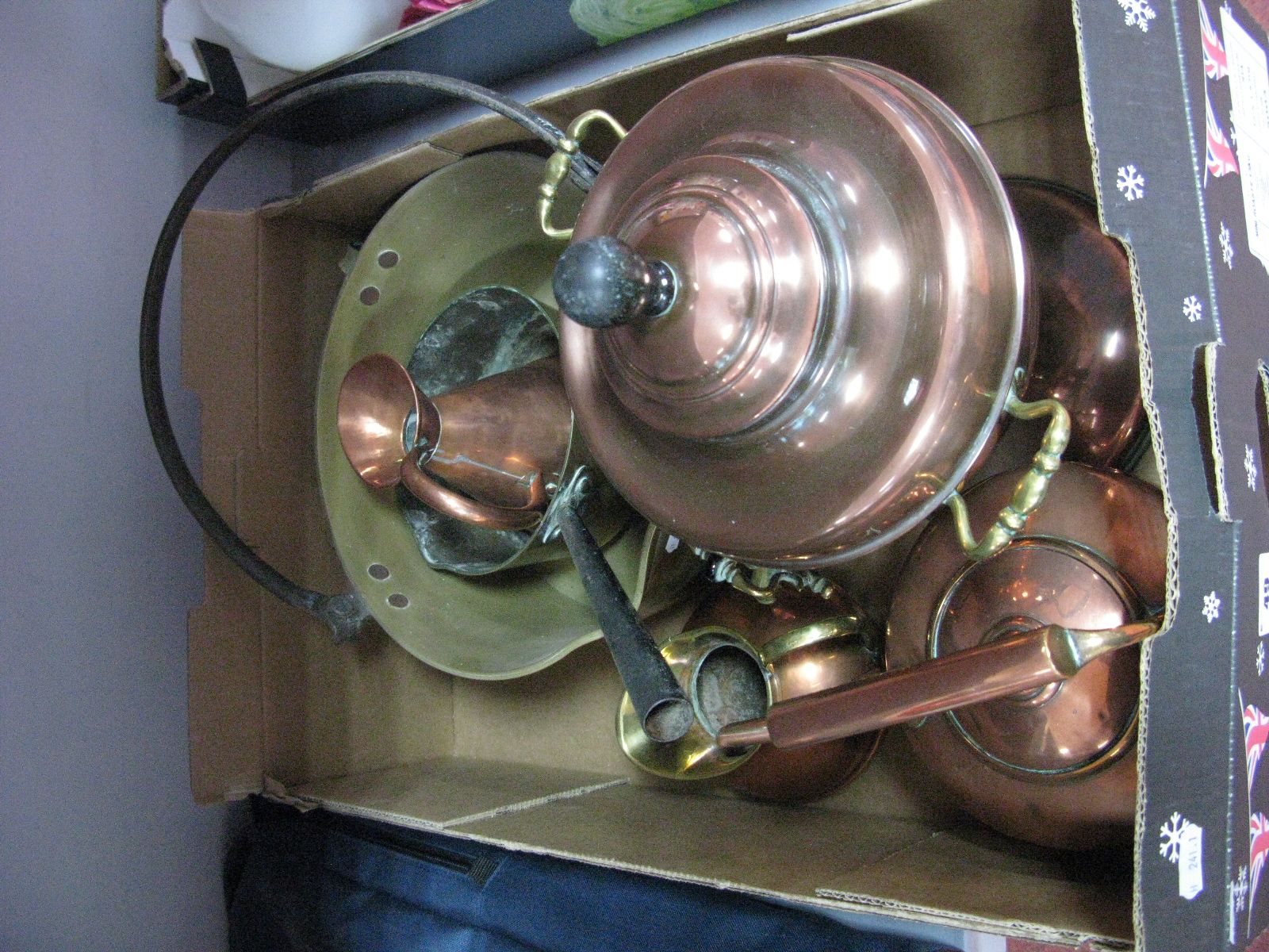 XIX Century Brass Jam Pan, XIX Century brass saucepan, XIX Century copper kettle with an acorn