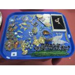 Assorted Costume Jewellery, including brooches, beads, necklaces, etc:- One Tray