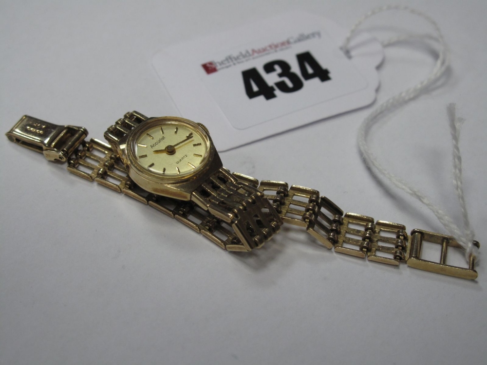 Accurist; A 9ct Gold Cased Ladies Wristwatch, to integral bracelet with 9ct gold clasp.