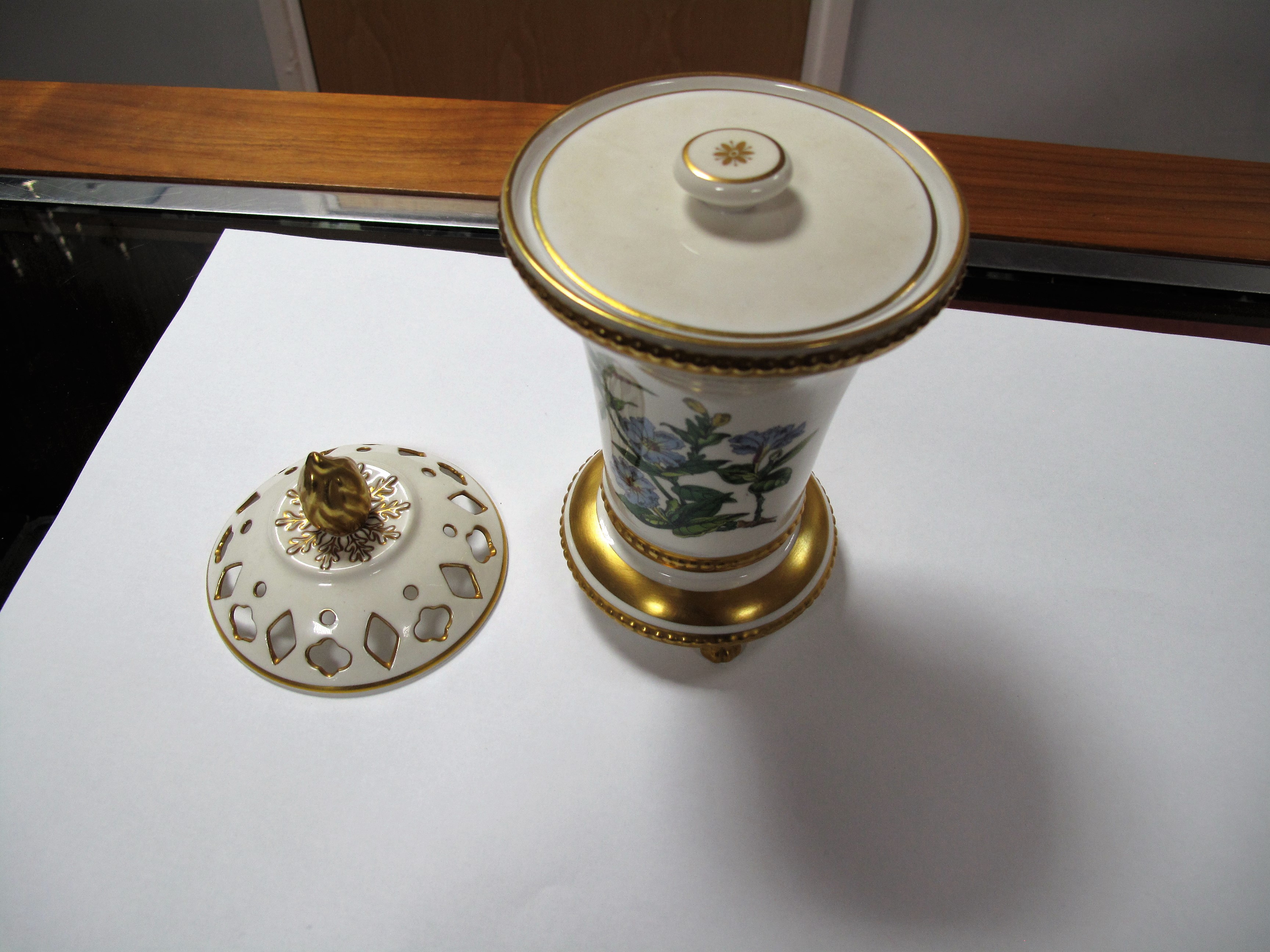 Spode Salvia and Rhododendron Pot Pourri, Doulton Jester jug, Lucie Attwell plate, Goebel and Albert - Image 4 of 5