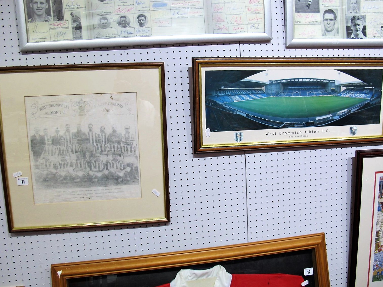 A West Bromwich Albion Silk Square of 1931 F.A. Cup Finalists, in display case. A Modern print of