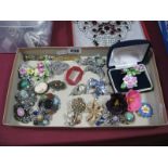 Ceramic and Other Costume Brooches:- One Tray