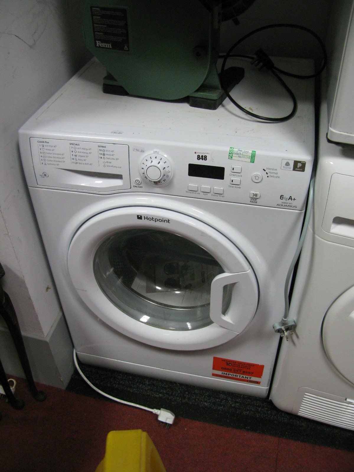 A Hotpoint Aquarius 6kg A+ Washing Machine.