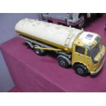 A Spot-On Major '8' Tanker, missing rear axle, playworn, parts missing.