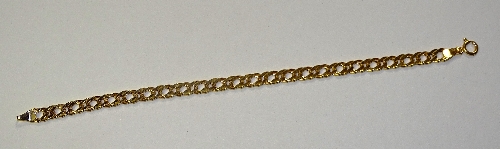 A 9ct gold twist link bracelet, stamped 375 to clasp, 3.