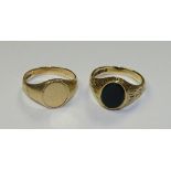 Two 9ct gold signet rings, one with plain cartouche, the other with dark agate cartouche,