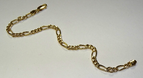 An 18ct gold twist link bracelet, stamped 750, 18cm long, 4.