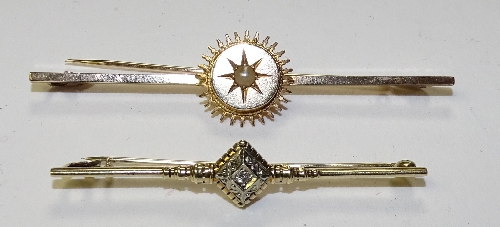 A 15ct gold diamond bar brooch, the small brilliant cut diamond set in gold diamond formation,