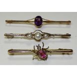 A 9ct gold amethyst bar brooch, 5cm long,