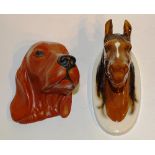 A Crown Devon Fieldings wall mask of a red setter dog head, no 833379, stamp to reverse, 16cm high,