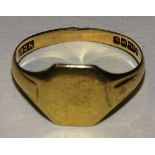 A 9ct gold gentleman's signet ring, with plain cartouche, stamped 375 to underside, ring size U, 2.