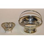 A silver trinket dish, hallmarks for Birmingham 1925 SB, in clover leaf shape with pierced sides,