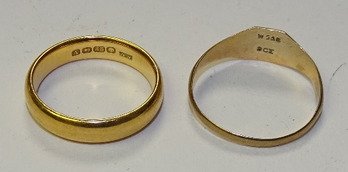 A 22ct gold wedding band, stamped 22, ring size L, 5.2g, together with a 9ct gold signet ring, 1.