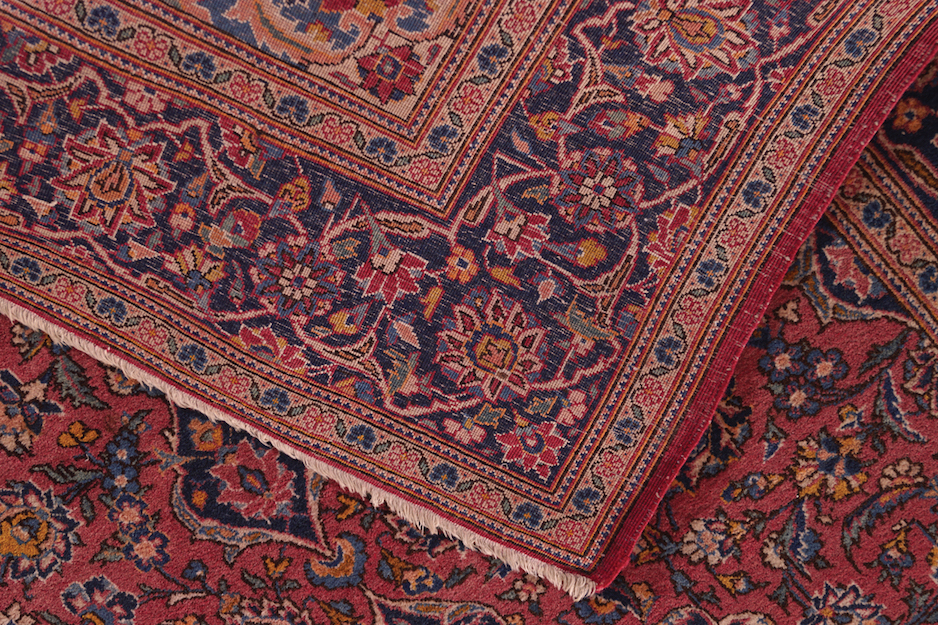 EARLY TWENTIETH-CENTURY KASHAN RUG on red ground, with central medallion 203 x 136 cm. - Image 5 of 5