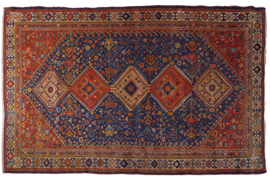 EARLY TWENTIETH-CENTURY SOUTHWEST PERSIAN RUG with ivory border and five medallions 151 x 245 cm.