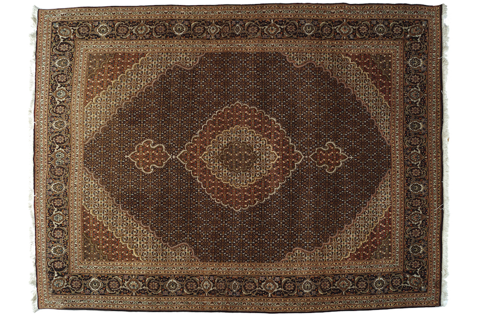 EARLY TWENTIETH-CENTURY NORTHWEST PERSIAN SILK AND WOOL TABRIZ MAI CARPET 208 x 298 cm.