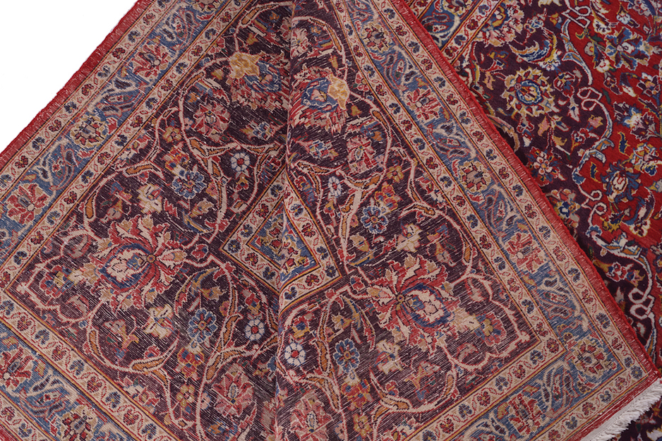 LARGE MID TWENTIETH-CENTURY WEST PERSIAN KASHAN CARPET on red ground, with ivory and blue - Image 5 of 5