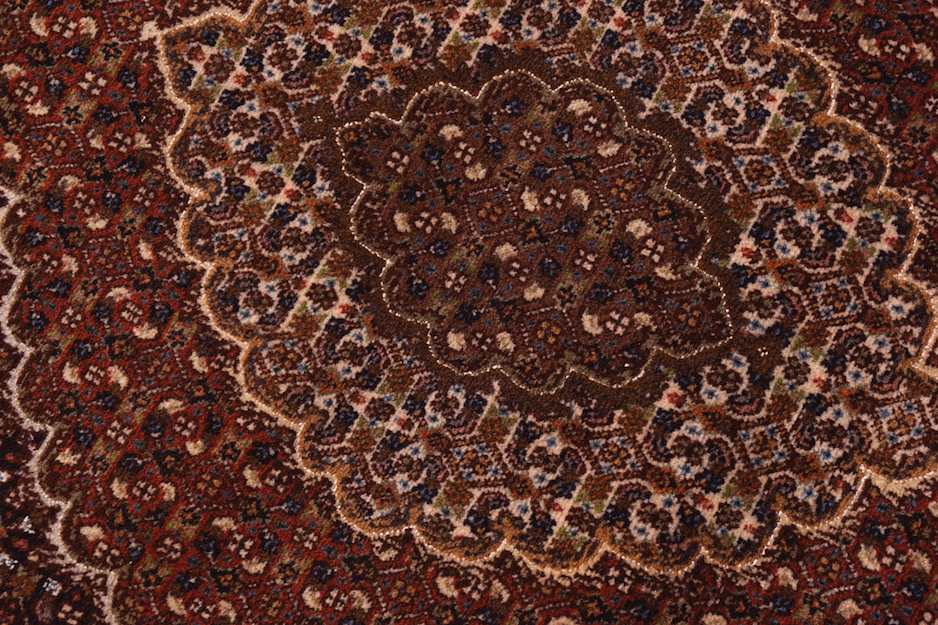 EARLY TWENTIETH-CENTURY NORTHWEST PERSIAN SILK AND WOOL TABRIZ MAI CARPET 208 x 298 cm. - Image 6 of 7