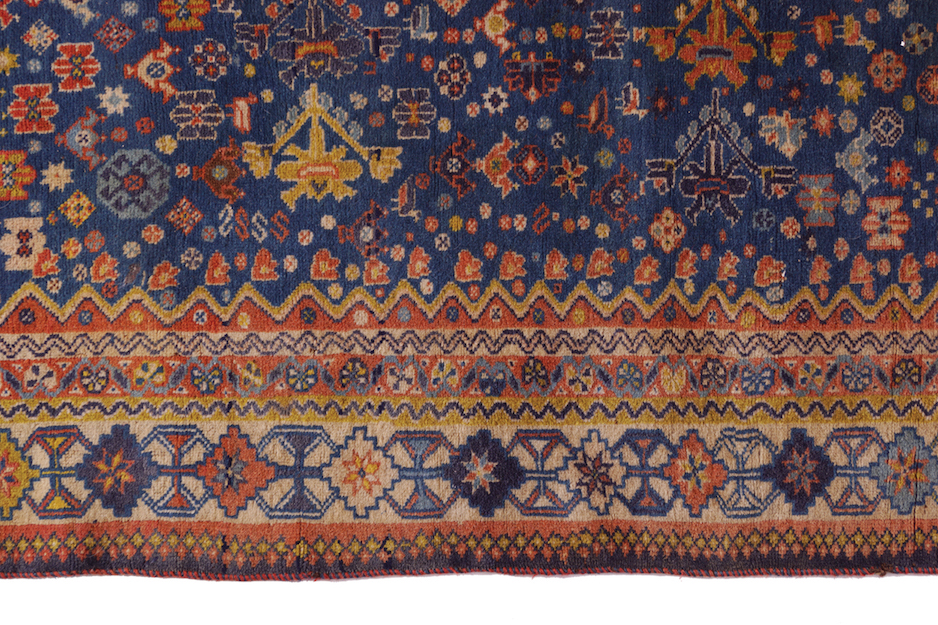 EARLY TWENTIETH-CENTURY SOUTHWEST PERSIAN RUG with ivory border and five medallions 151 x 245 cm. - Image 2 of 6