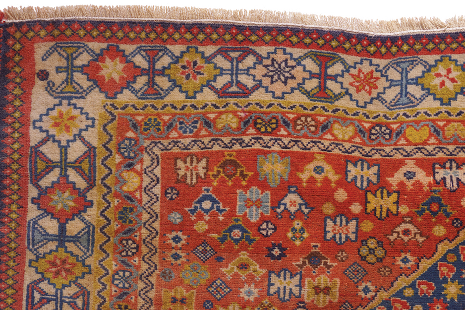 EARLY TWENTIETH-CENTURY SOUTHWEST PERSIAN RUG with ivory border and five medallions 151 x 245 cm. - Image 3 of 6