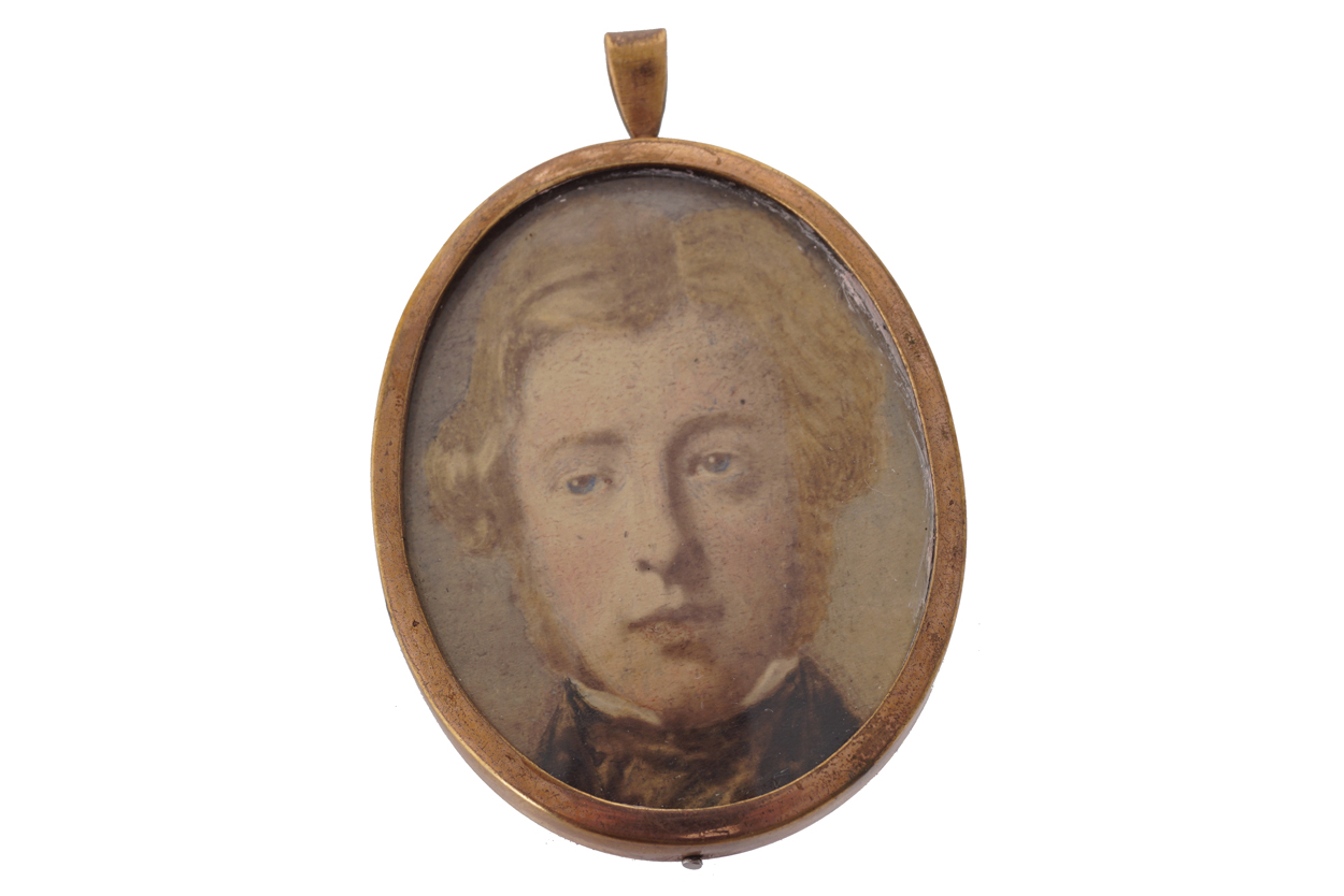 ENGLISH SCHOOL, NINETEENTH-CENTURYPortrait miniature of a gentleman Watercolour5 x 5 cm.