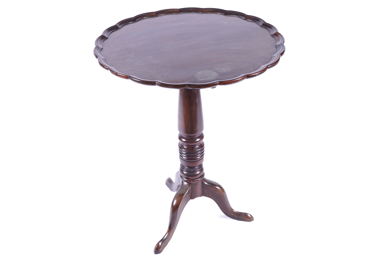 GEORGIAN STYLE WINE TABLE the circular serpentine shaped top with a pie crust border, raised on a