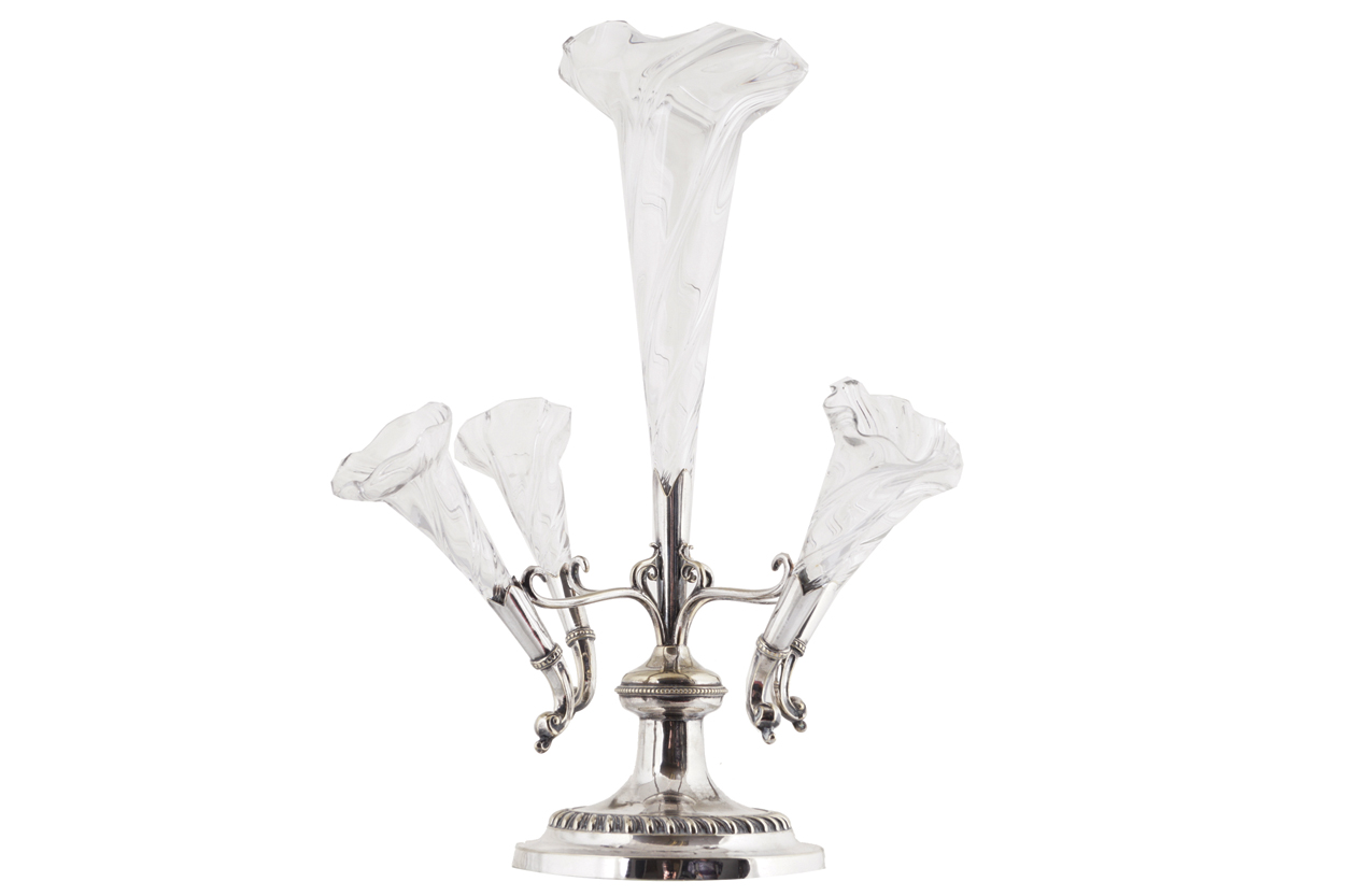 NINETEENTH-CENTURY ELKINGTON SILVER PLATED CENTRE PIECE furnished with glass tulip shaped vases