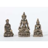 3 Miniatur-Figuren Nepal/China, 20. Jh., Silber, 2 Darstellungen des Buddha Shakyamuni, je in