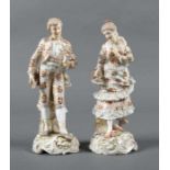 Galantes Figurenpaar Volkstedt, um 1900, Porzellan, fein aufglasurbemalt und goldstaffiert, die Dame