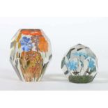 2 Wabenpaperweights vermutlich Thüringen oder Böhmen, 1900-1925, zentrales Kröselpolster, das