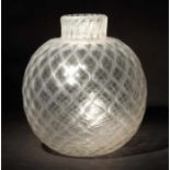 Vase 1930-50er Jahre, wohl Murano, farbloses Glas, mundgeblasen, zweischichtiger Aufbau mit