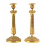 Paar Tischleuchter im klassizistischen Stil wohl Frankreich, Ende 19. Jh., Bronze feuervergoldet,